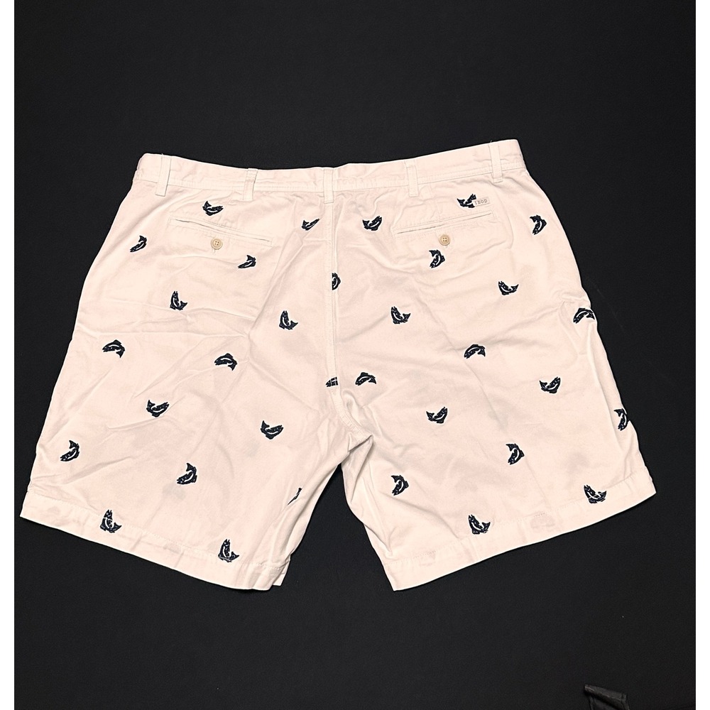 IZOD Saltwater Mens 46 White Navy Fish Embroidered Flat Front Chino Shorts - Picture 5 of 8